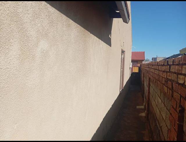 3 BEDROOM HOUSE FOR SALE IN THOKOZA EXT 2